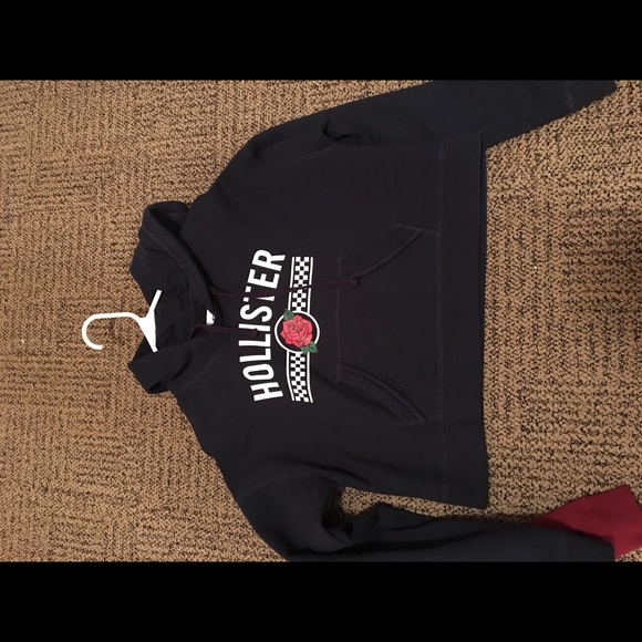 Hollister Cropped Sweatshirts. - Picture 2 of 2
